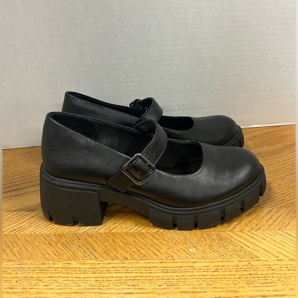 Madden NYC by Steve Madden Black Mary Jane Lug Platform Shoes. Size 8.5 - Picture 3 of 11